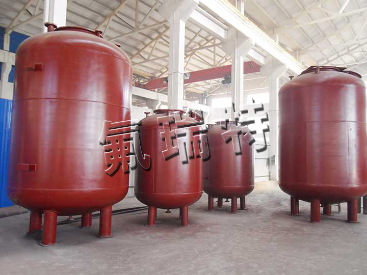 鋼襯塑儲罐、反應(yīng)釜